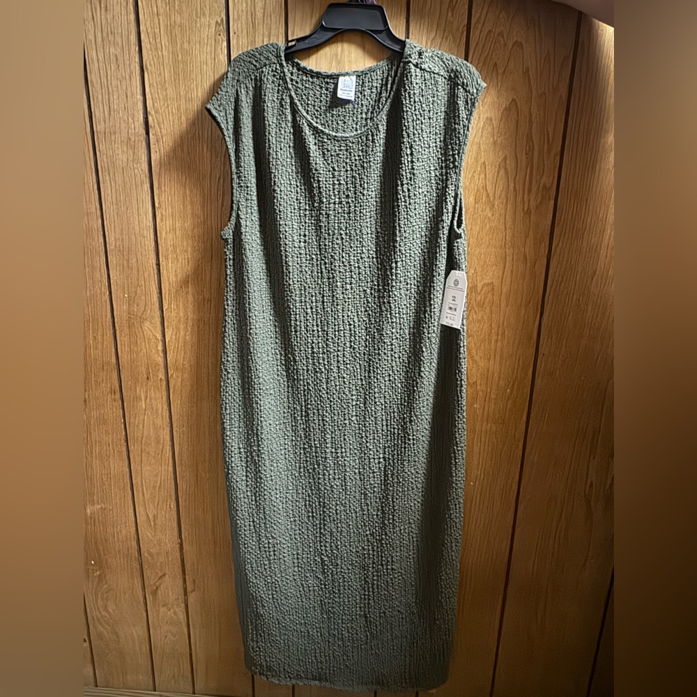 Sleeveless Textured Midi Dress in Olive Green